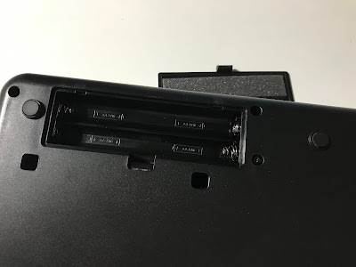 iRig Keys I/O 25電池入れ部分写真