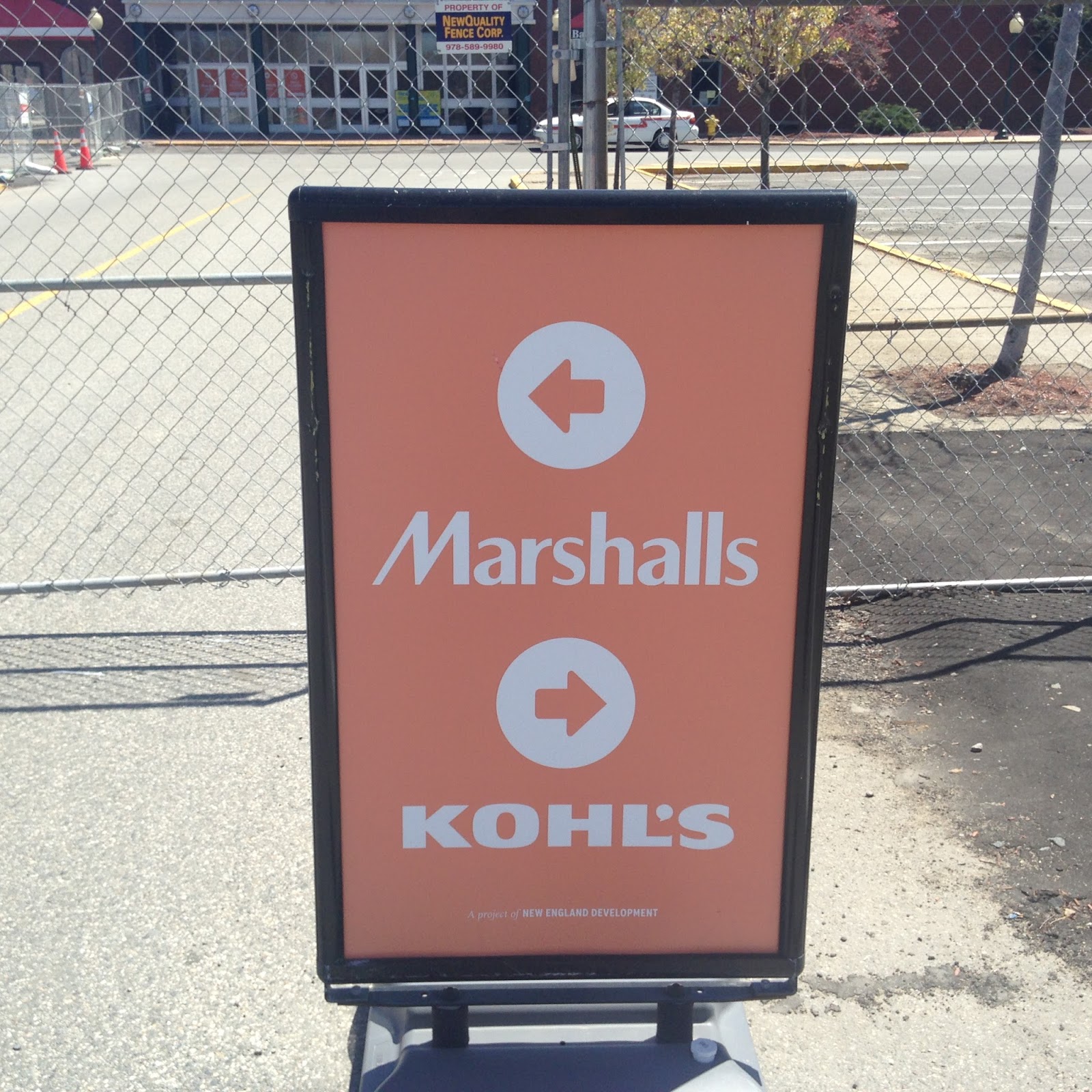 The Rise and Fall of the Meadow Glen Mall MEDFORD INFORMATION CENTRAL 1 FOR BREAKING NEWS