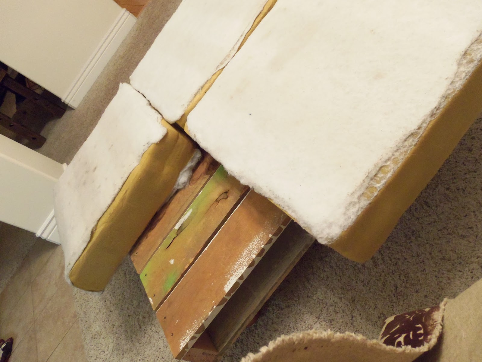 Tweetle Dee Design Co. Recycled Pallet Ottoman Project