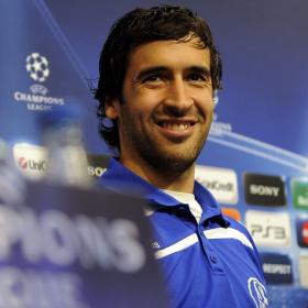 Raul at press conference with Shalke 04 jersey