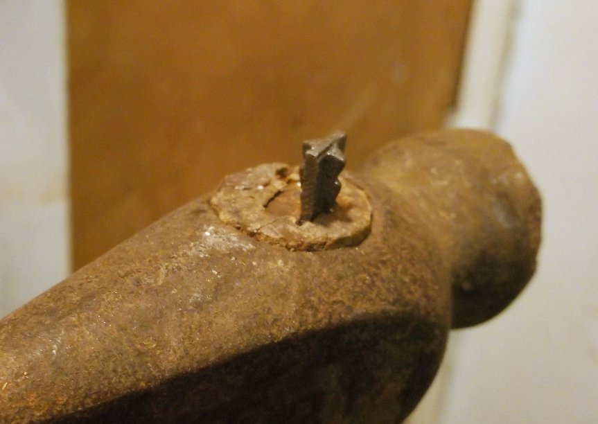 Phil's Workbench Fixing a loose hammer head