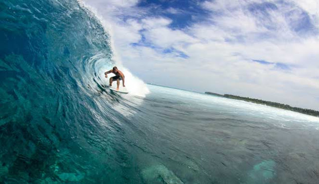 SPOT SURFING TERBAIK DI KEPULAUAN MENTAWAI