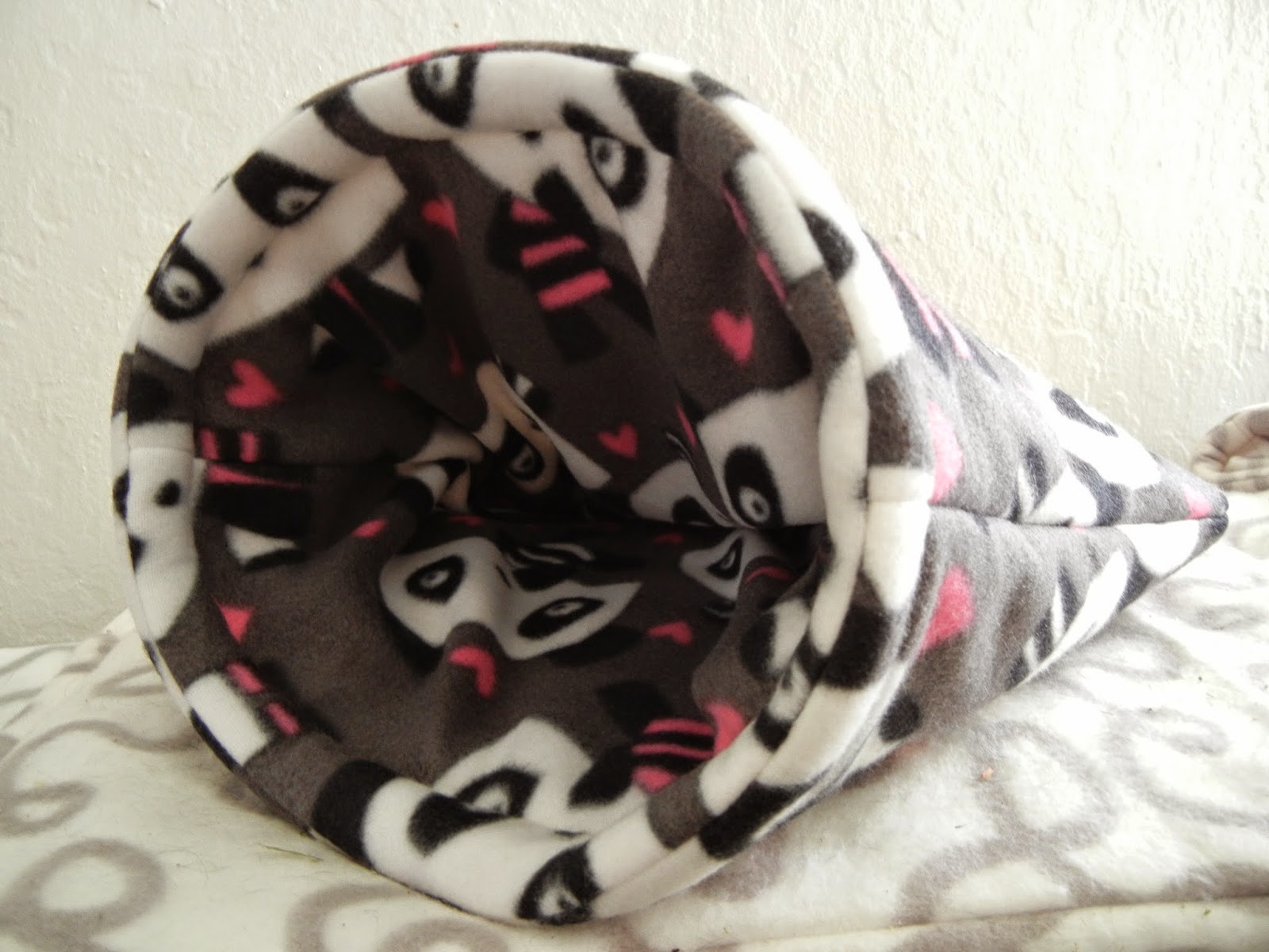 knottyness Guinea pig cuddle sack tutorial