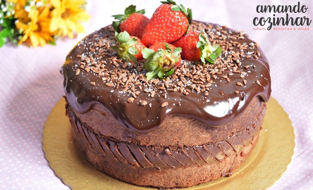 naked cake chocolate com morango