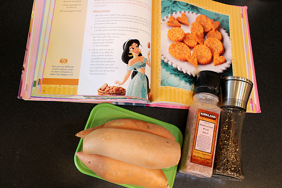 Dude & Baby Girl: Baby Girl Tries It: The Disney Princess Cookbook