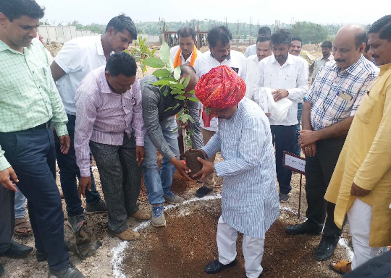 जवाहर नवोदय विद्यालय के निर्माणाधीन विद्यालय भवन प्रांगण में सांसद गुमानसिंह डामोर ने किया वृक्षारोपण Jhabua News- जवाहर नवोदय विद्यालय के निर्माणाधीन विद्यालय भवन प्रांगण में सांसद गुमानसिंह डामोर ने किया वृक्षारोपण