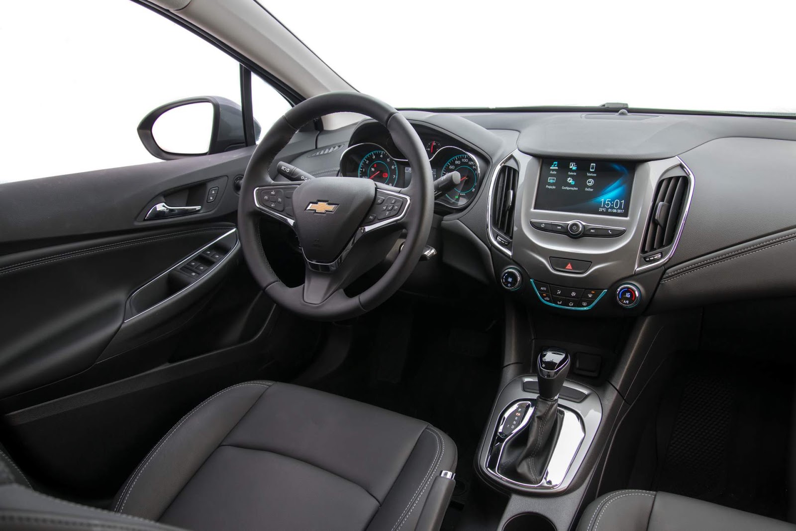 Chevrolet Cruze 2018: preços, fotos e itens das versões
