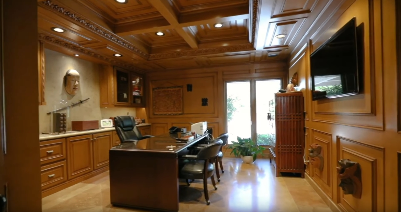 22 Photos vs. 35 Saddleback Rd, Rolling Hills, CA Mansion Interior Design Tour