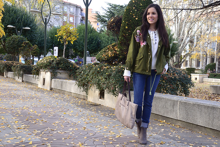 sweater-cordon-cuello-tendencia-jeans-embroidered-parka-jeans-look-ootd-trends-gallery