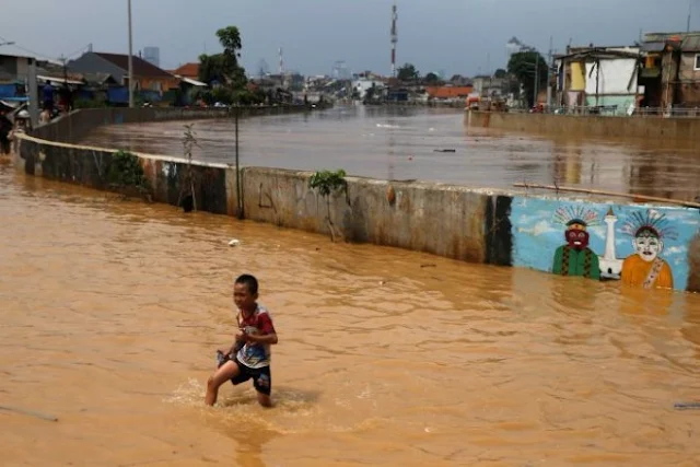 Due to the floods in Jakarta evacuated 6,5 thousand people