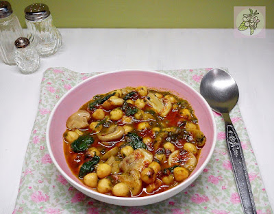 Garbanzos con Champiñones y Espinacas en Salsa. Receta Vegana.