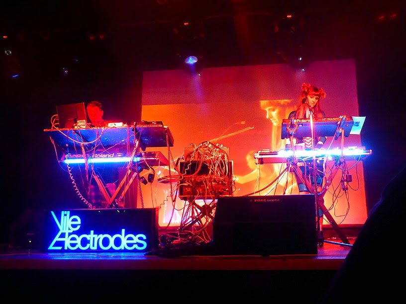 Martin Swan, Anais Neon : Vile Electrodes live @ Electronic Circus Festival 2014 / photo S. Mazars