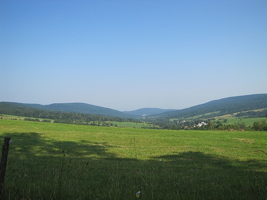 Dolina wsi Bartne. Dolina wsi Bartne.