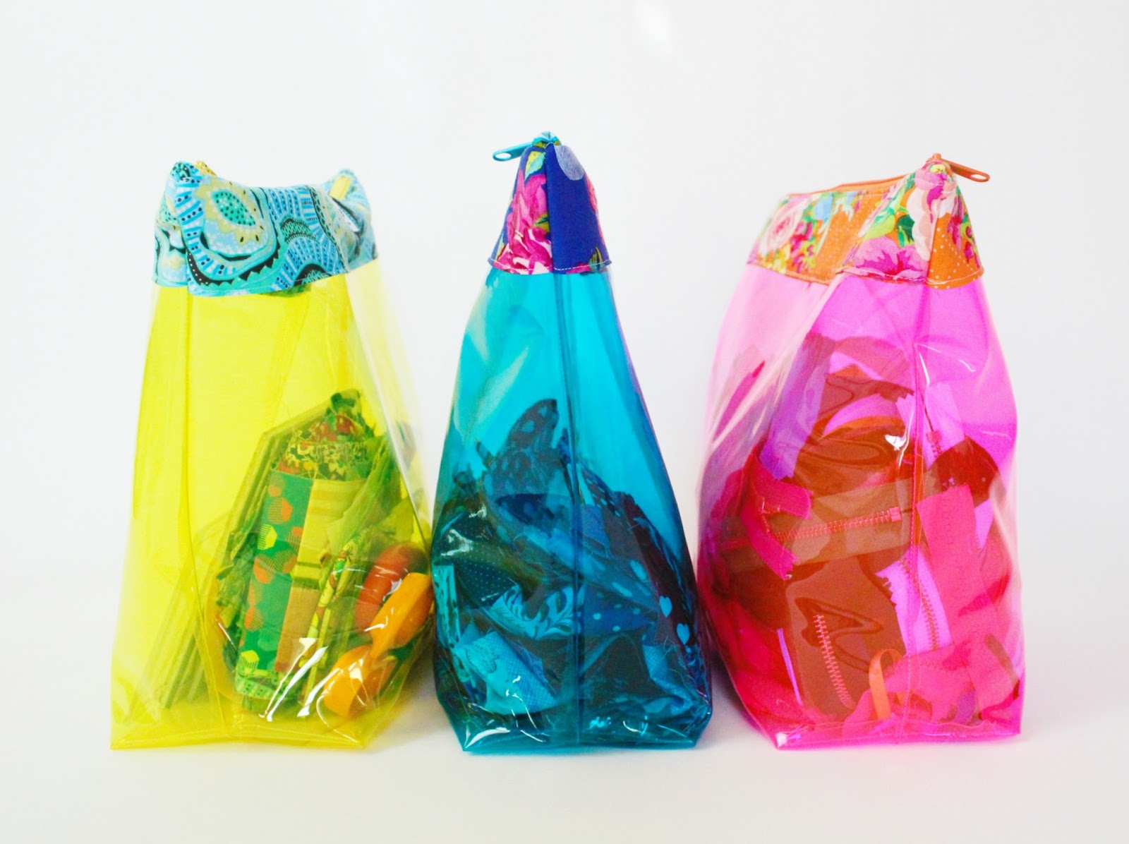 sewhungryhippie How to make vinyl zipper cases that stand up