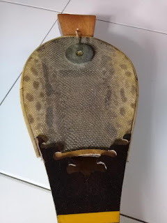 penutup panting yang terbuat dari kulit ular penutup panting
