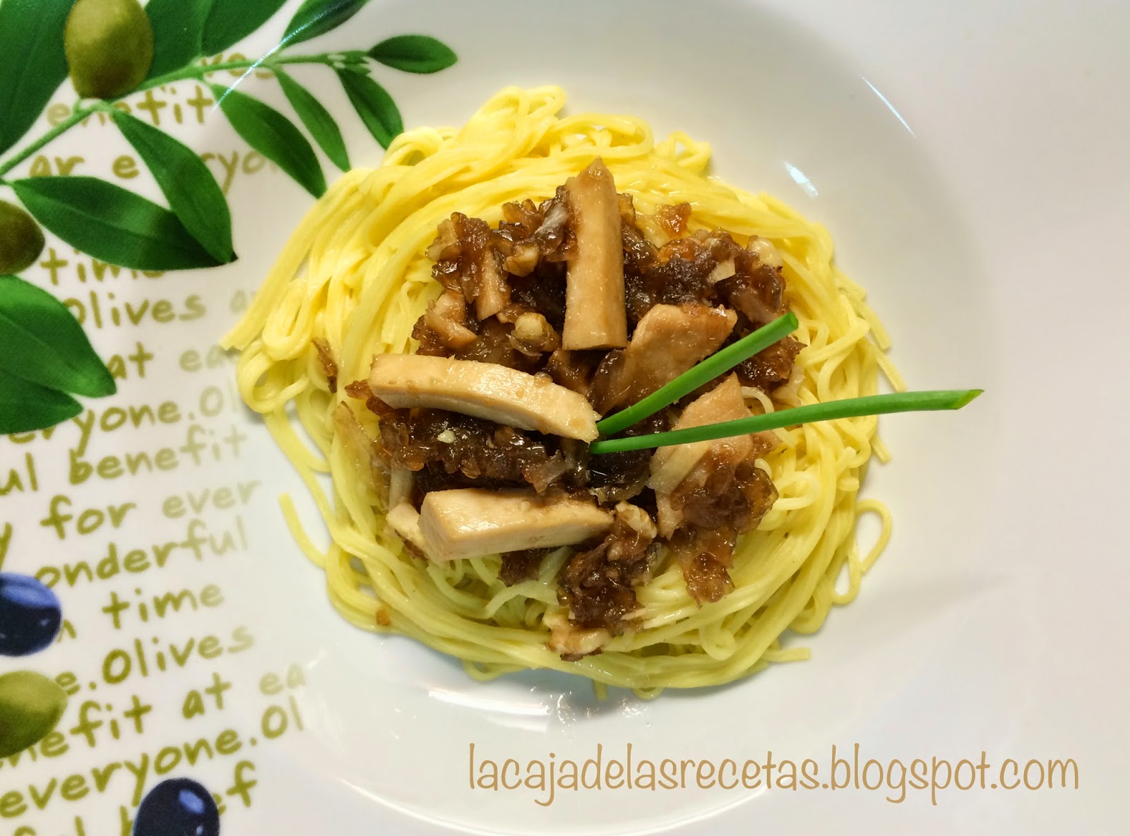 Spaghetti con Bonito y Cebolla Caramelizada con Miel, del color de tus ojos...