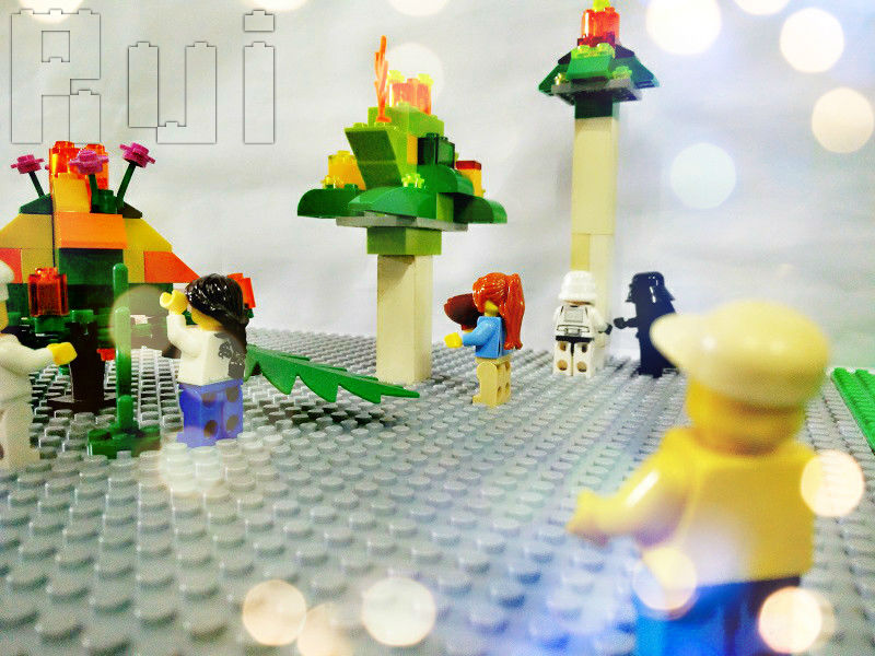 Lego Merry Christmas - What are they doing?