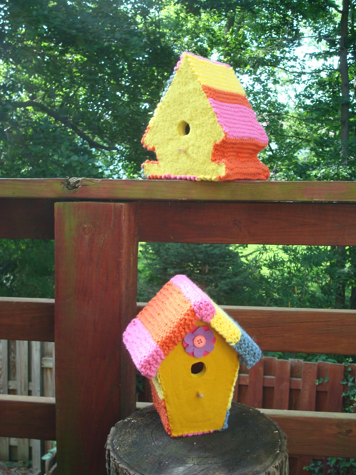 Backyard Pilgrim Birdhouse yarn bomb!
