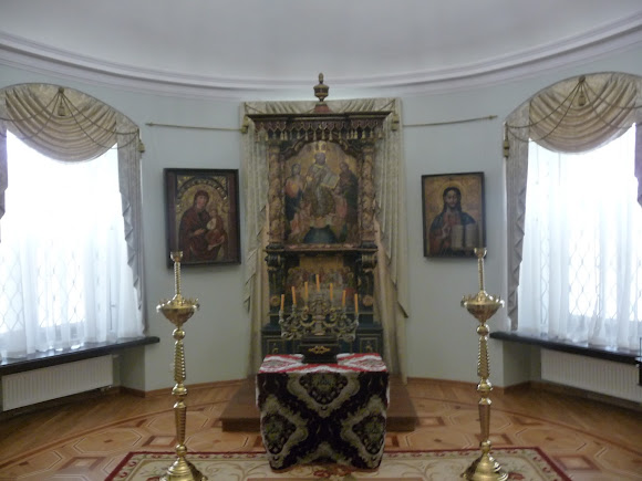 Батурин. Палац графа Розумовського. Ікони 18-19 ст. Мощі св. Варвари Батурин. Палац графа Розумовського. Ікони 18-19 ст. Мощі св. Варвари