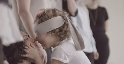 6 Blindfolded Children Were Asked To Find Their Mother, The Result Is Heartwarming
