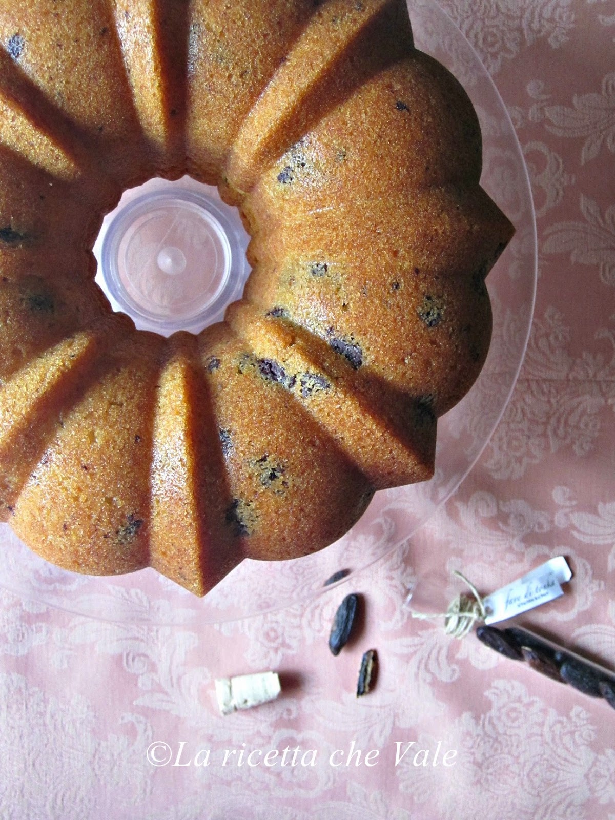 bundt cake all'arancia, cioccolato fondente e fava tonka