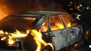 горяща кола горящ автомобил