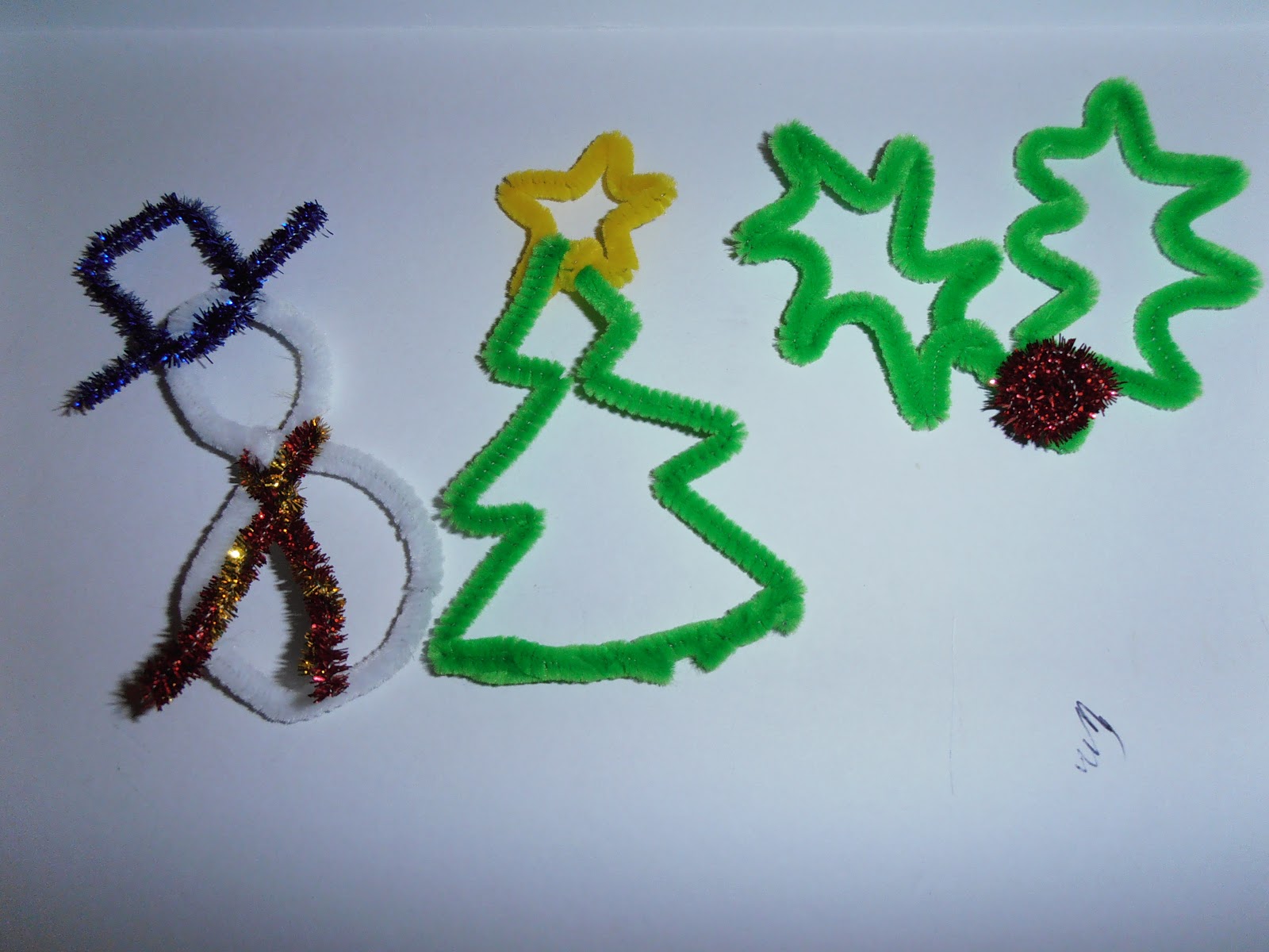Crafty Bitch: free christmas pipe cleaner decoration ideas