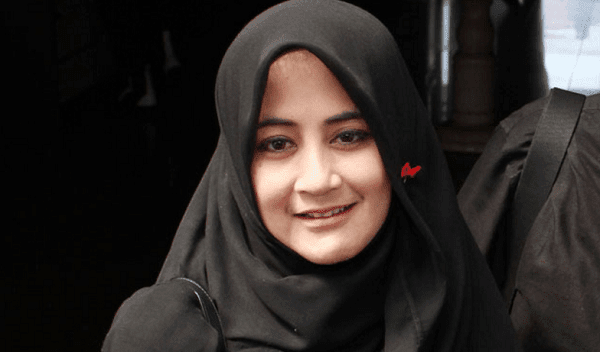 Umi Pipik Biodata Umi Pipik Biodata