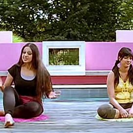 Mallu aunty actress shobhana hot show in Tamil movie Poda Podi.