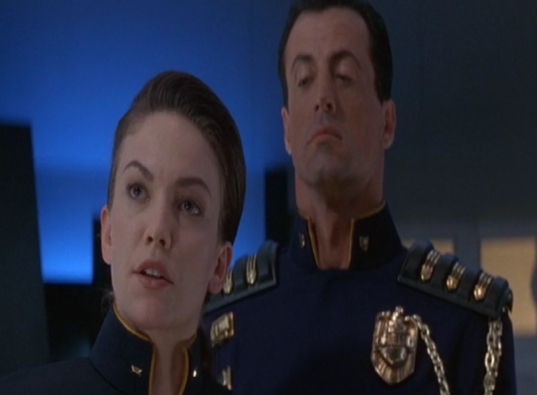 download judge dredd 1995 4k