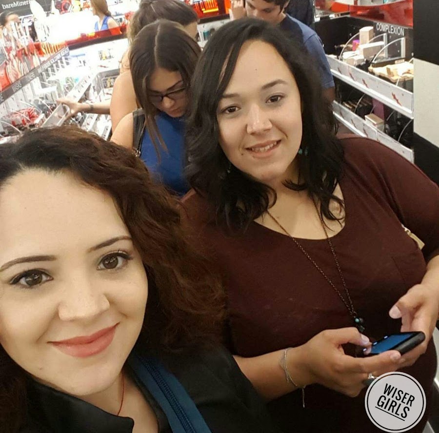 hermanas comprando en sephora
