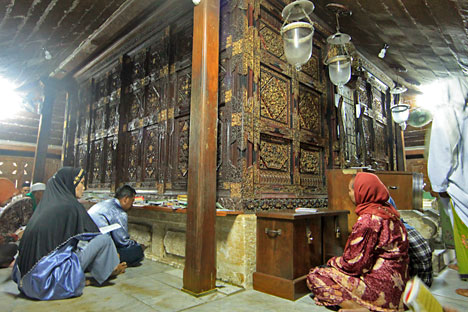 SEJARAH DAN ASAL USUL SUNAN GIRI, ULAMA PENDIRI KERAJAAN ISLAM GIRI KEDATON