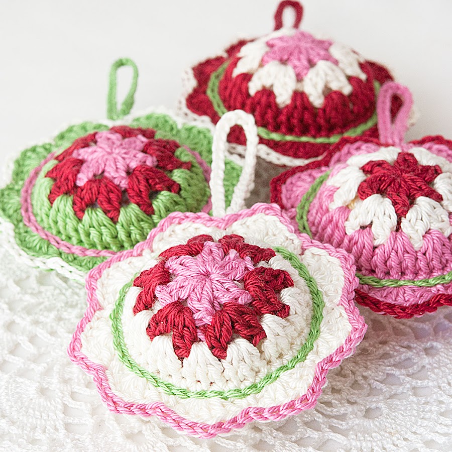 Christmas crochet ornament pattern by Anabelia Craft Design