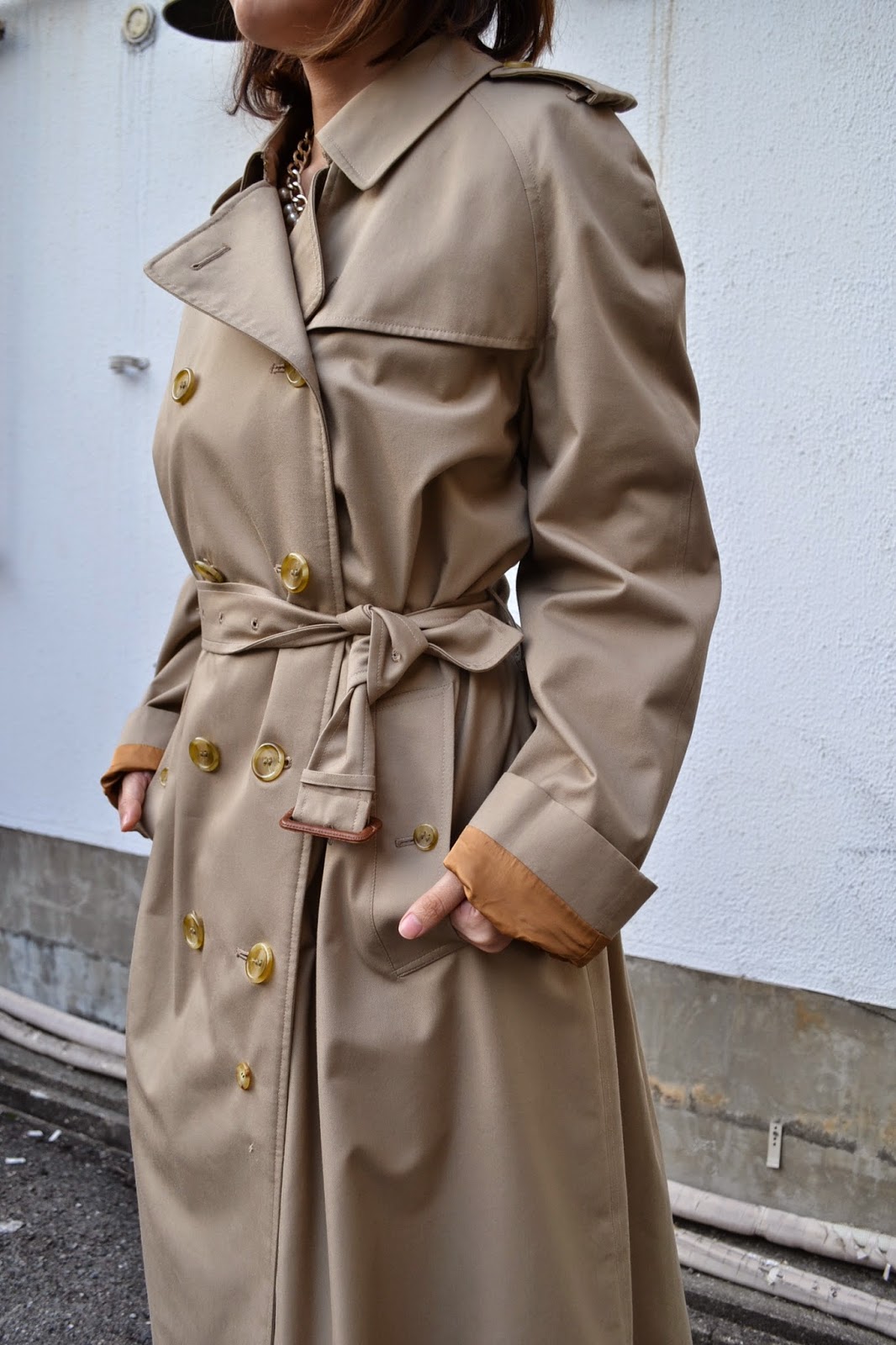 Burberrys trench coat!! ~ LARA VINTAGE & LARA ANTIQUE BLOG