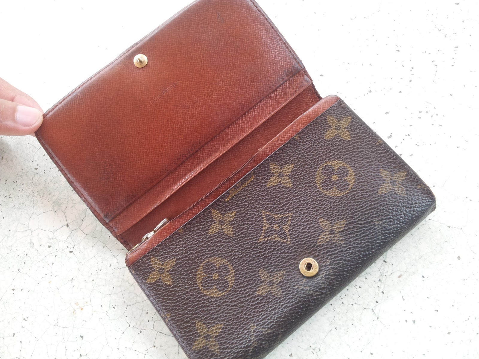 pArT tiMe bUnDLe: Authentic Louis Vuitton Monogram Bifold Wallet (SOLD)