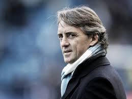 Mancini ve a Falcao y Cavani en la Premier League