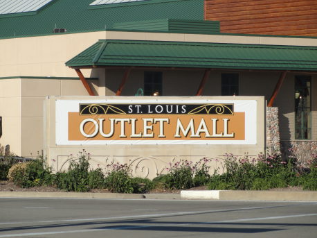 Play St. Louis: St. Louis Outlet Mall, Hazelwood