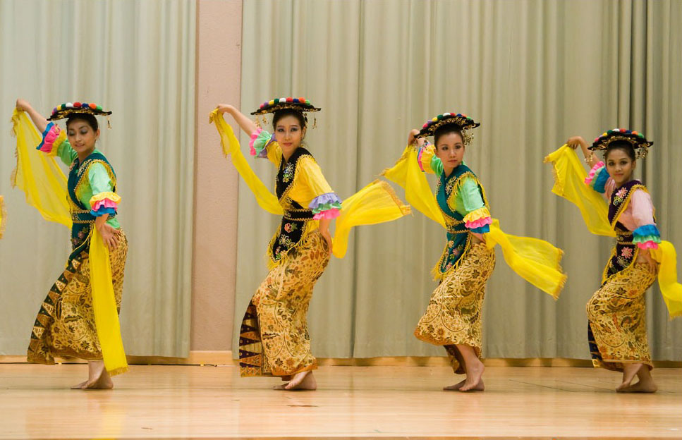Tari Lenggo, Tarian Tradisional Dari Bima Provinsi NTB ...