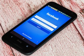 Add a Nickname On Facebook Add a Nickname On Facebook