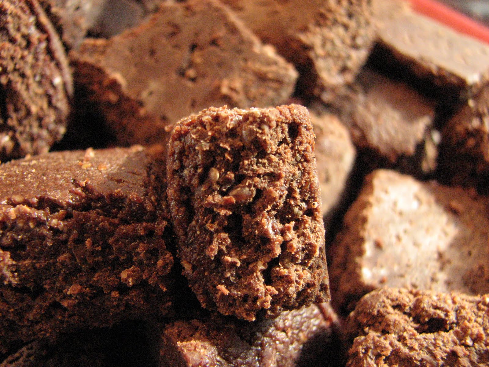 THE VOLUPTUOUS VEGETARIAN: Chocolate Energy Bars -- gluten free, vegan