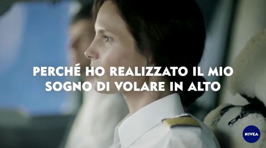 Modella - attrice Nivea pubblicità Q 10 Plus antirughe con Foto - Testimonial Spot Pubblicitario Nivea 2017