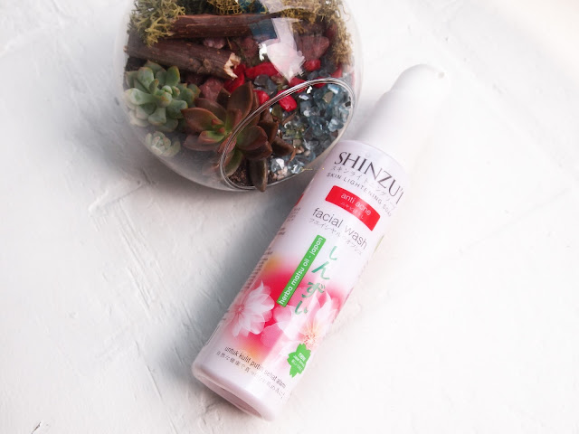 Skin whitening from SHINZUI for Indonesian women to get a glowing, white and healthy skin with a lot of natural ingredients. Safe and contains BPOM.