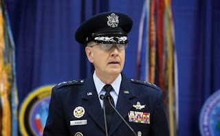 I have nothing against Mr. Robert Kehler, I just needed a pompous picture of a general This is how an US general looks like