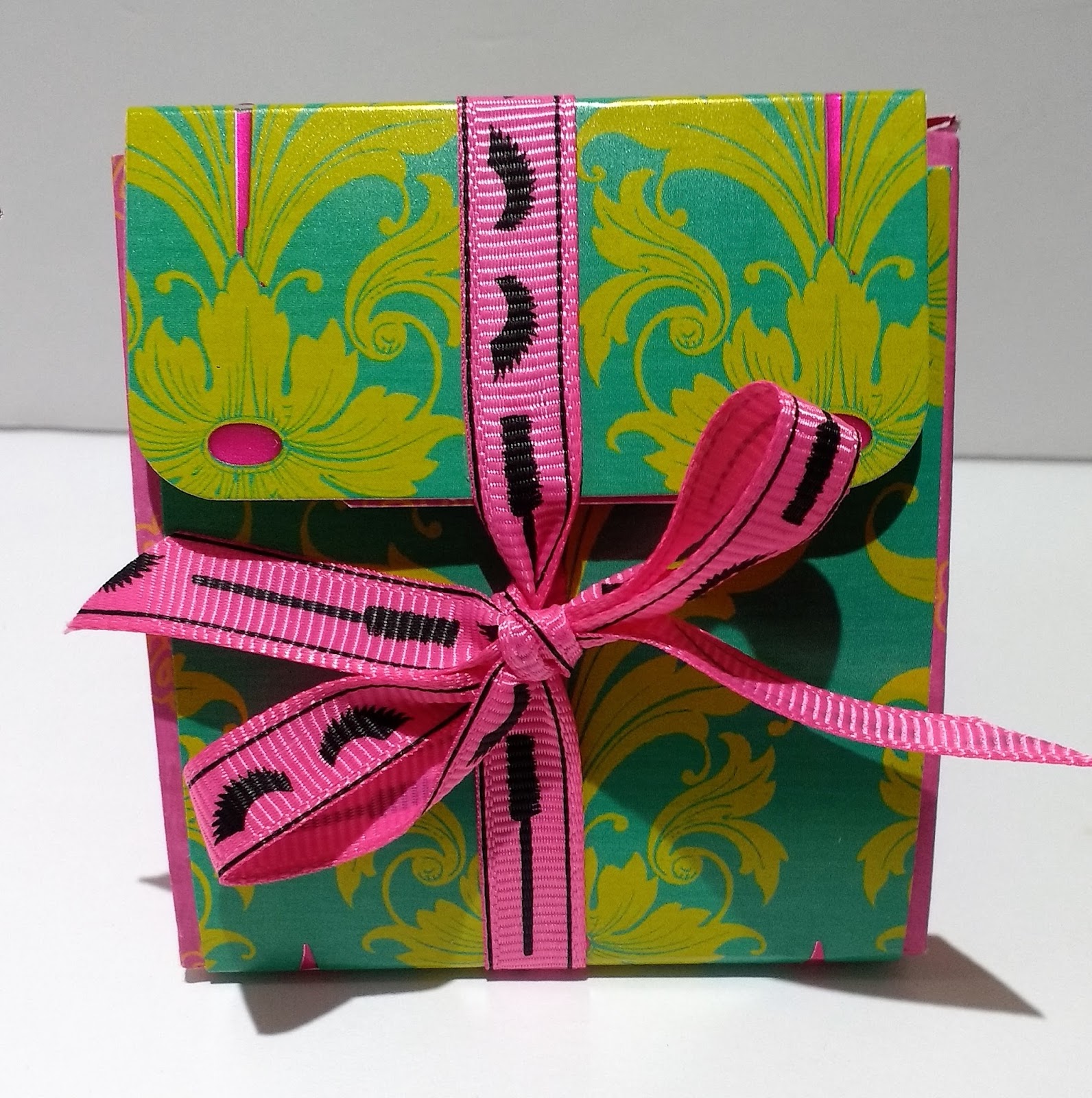 IcedImages Cute Gift Box