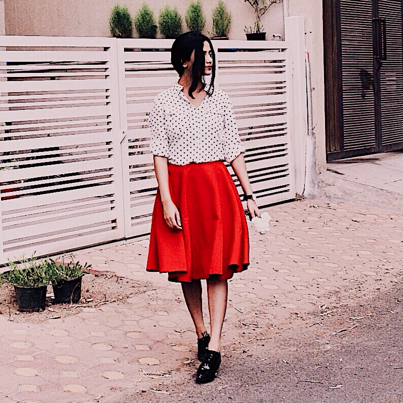 parisian outfit, parisian style,french style,dress like french women,effortless chic,masculine vibe,wear masculine pieces,red skirt, wear midi skirt,polka dots, wear polka dots,vesper,asos outfit,decode parisian style, polka dot blouse, french colors, dress like a parisian, indian blogger, indian luxury blog, who what wear, top style blogger