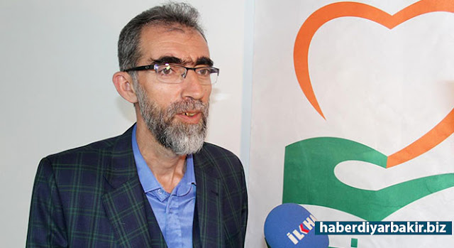 Diyarbakır Yetim-Der, Suriyeli yetimlere yardım eli uzattı DİYARBAKIR-Suriye’de savaşın içinden çoluk çocuğuyla beraber kaçan birçok kişi, başta Şanlıurfa, Gaziantep ve Diyarbakır olmak üzere Türkiye'nin hemen hemen bütün şehirlerine göç ederek zor şartlar altında yaşamaya çalışıyor.