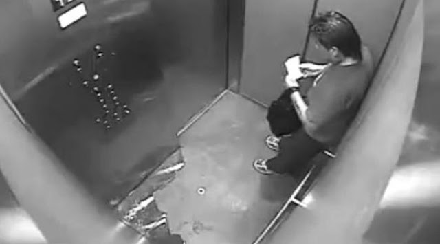 Sebelum Antar Makanan ke Pelanggan, Kurir Ini Lakukan Hal Aneh di dalam Lift! Sebelum Antar Makanan ke Pelanggan, Kurir Ini Lakukan Hal Aneh di dalam Lift!