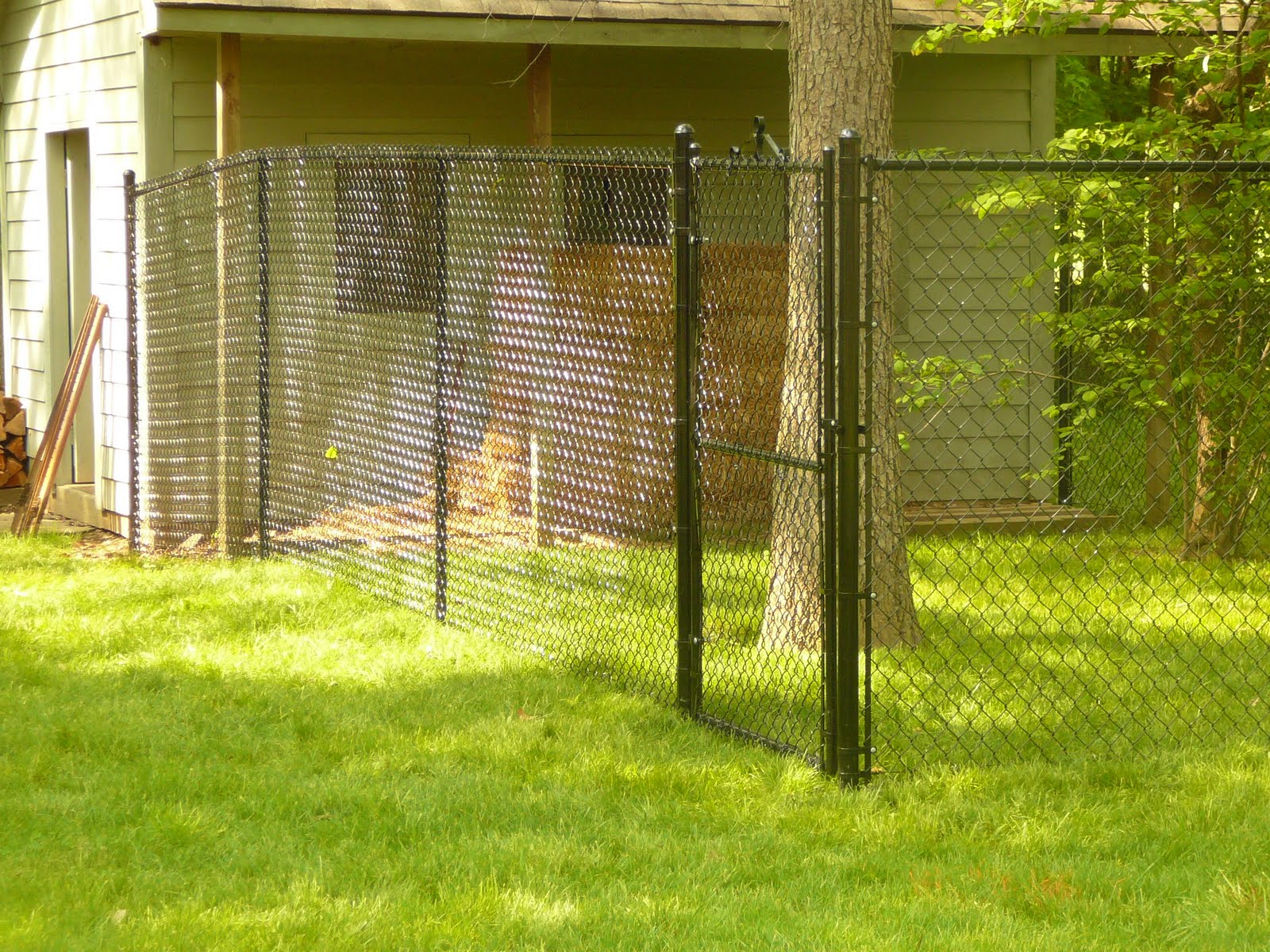 K & M Fence 6' Tall Black Vinyl Chain link