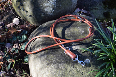 Guinzaglio da addestramento in cuoio tubolare Guinzaglio da addestramento in cuoio tubolare nocciola cucito a mano, vari colori disponibili