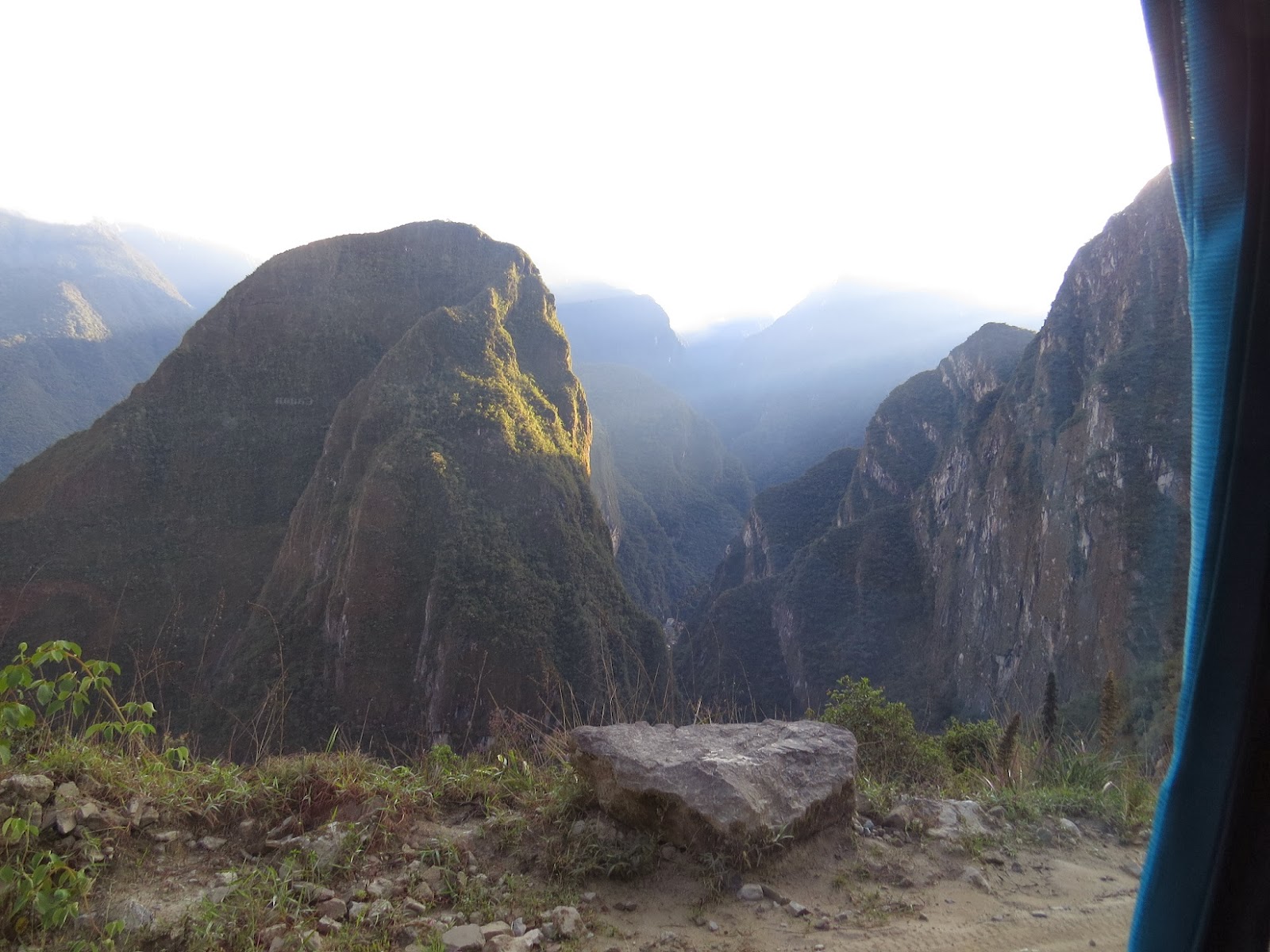 Bela montanha vista da estrada para Machu Picchu / Peru.